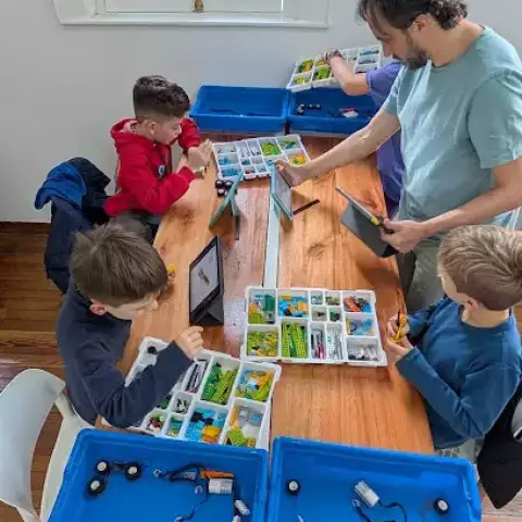 Kidsventors — Club de Tecnologías Creativas