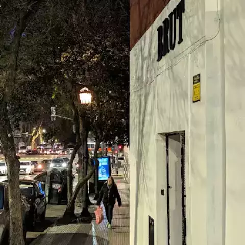 BRUT bar