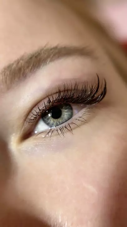 Angelina – Pestañas Naturales y Duraderas